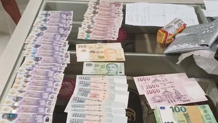 Kejagung Sita Ratusan Lembar Uang Asing & Tanah Achsanul Qosasi