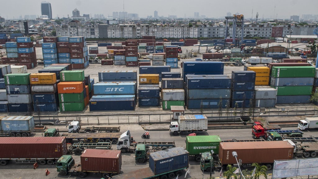 Macet Parah di Priok Imbas Bongkar Muat di Pelabuhan Padat Macet Parah di Priok Imbas Bongkar Muat di Pelabuhan Padat