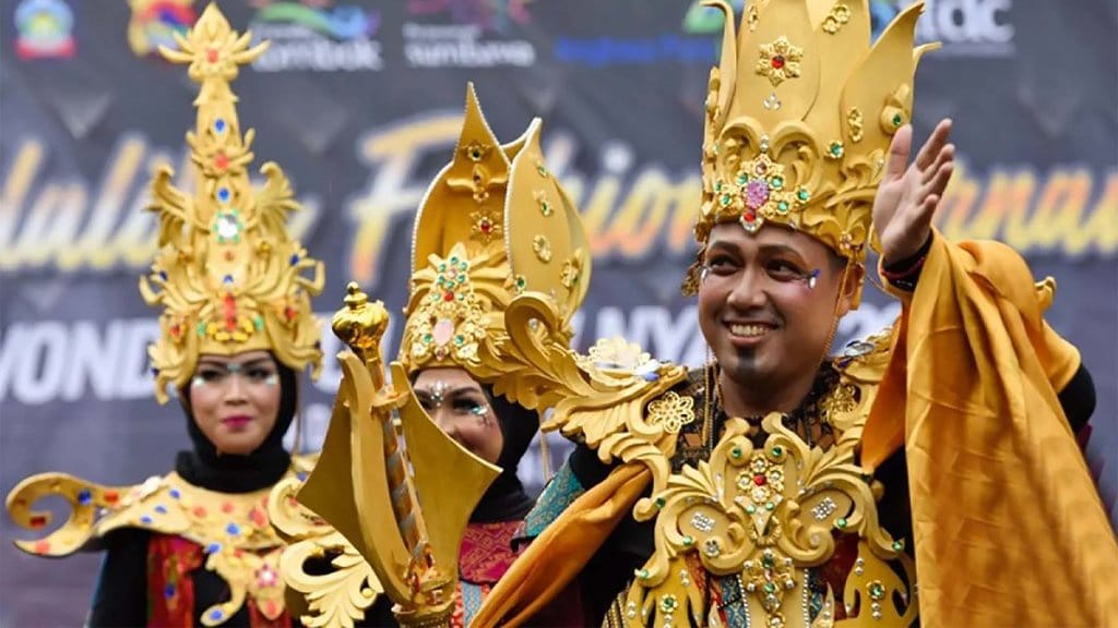 Ringkasan Cerita Legenda Putri Mandalika, Wanita dari Suku Sasak Ringkasan Cerita Legenda Putri Mandalika, Wanita dari Suku Sasak