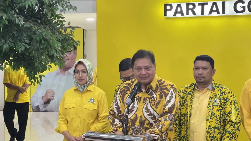 Airlangga Klaim Khofifah Sudah Masuk TKD Prabowo-Gibran di Jatim Airlangga Klaim Khofifah Sudah Masuk TKD Prabowo-Gibran di Jatim