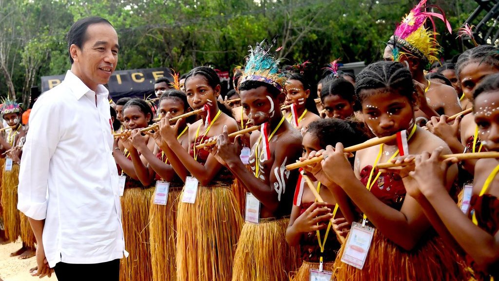 Kunjungan ke Pasar Danga NTT, Jokowi Borong Mangga dan Tempe Kunjungan ke Pasar Danga NTT, Jokowi Borong Mangga dan Tempe