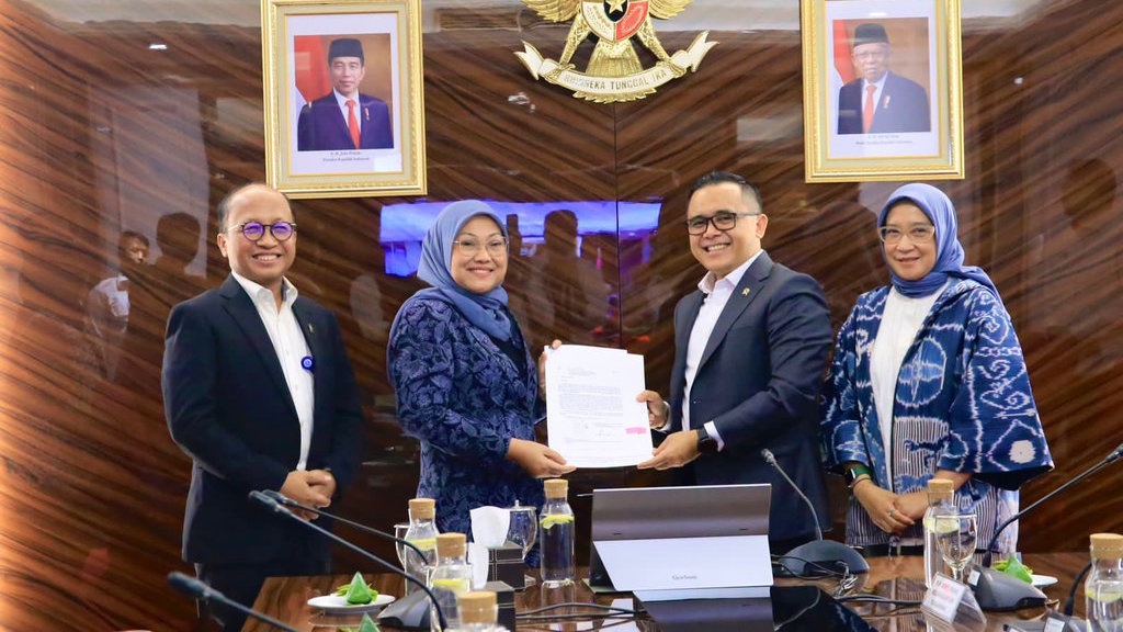 Menaker: Perubahan Pola Pikir & Budaya Kunci Reformasi Birokrasi Menaker: Perubahan Pola Pikir & Budaya Kunci Reformasi Birokrasi