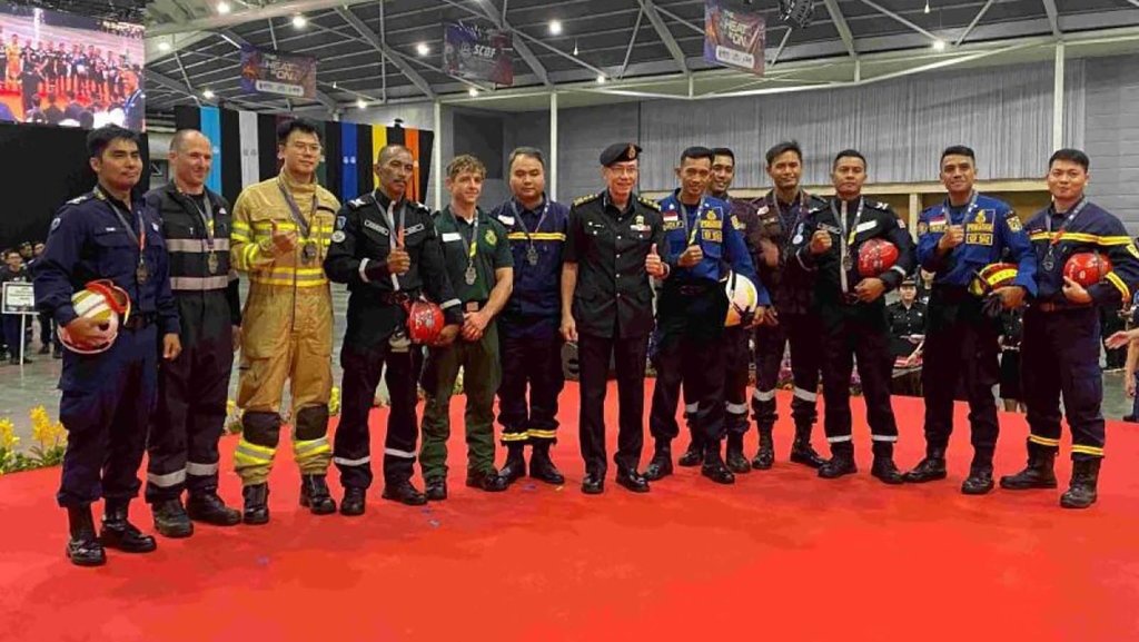 Petugas Damkar Jakarta Sabet Juara Kompetisi Dunia di Singapura Petugas Damkar Jakarta Sabet Juara Kompetisi Dunia di Singapura