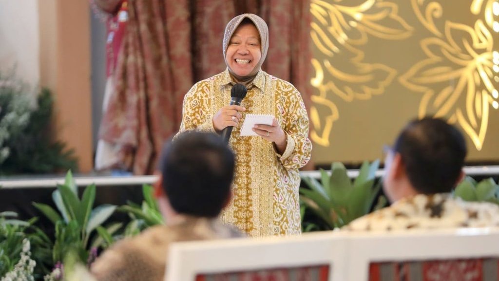 Risma Beri Penghargaan 15 Perusahaan yang Pekerjakan Disabilitas Risma Beri Penghargaan 15 Perusahaan yang Pekerjakan Disabilitas