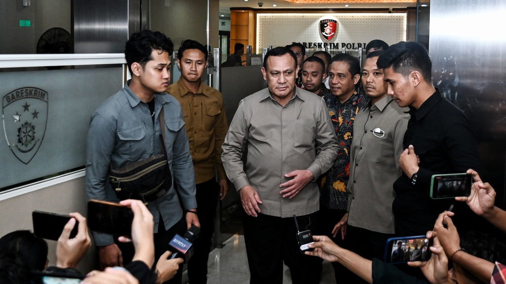 Polisi Periksa Pejabat Kemenkumham soal Komunikasi Firli & SYL