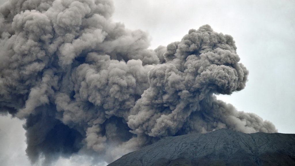 Apa Perbedaan Erupsi dan Meletus Gunung Berapi?