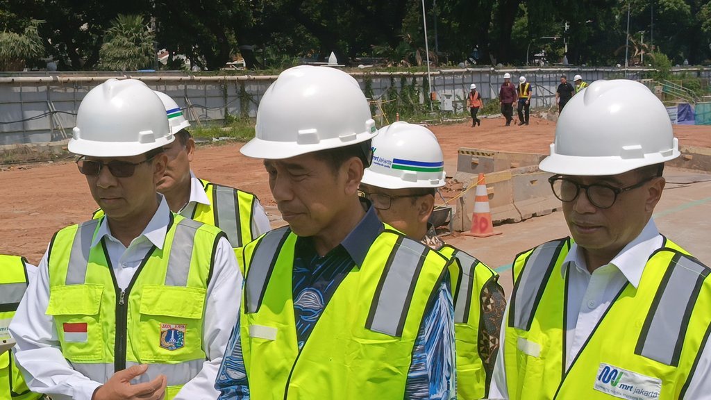 Jokowi Tanggapi Kritik Anies soal Indeks Demokrasi RI Menurun Jokowi Tanggapi Kritik Anies soal Indeks Demokrasi RI Menurun