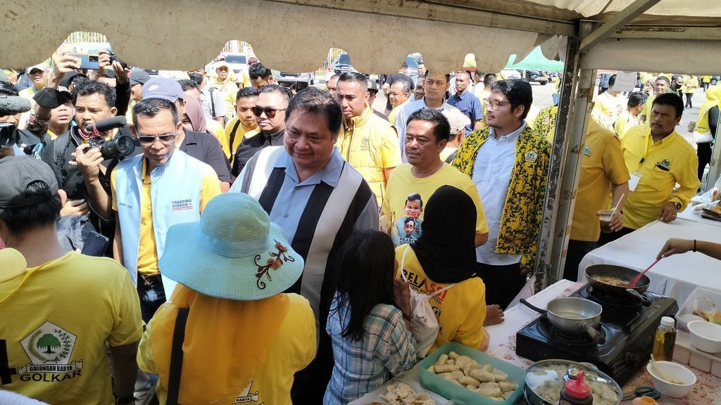 Airlangga Klaim Jokowi Netral Meski Makan Malam Bareng Prabowo Airlangga Klaim Jokowi Netral Meski Makan Malam Bareng Prabowo