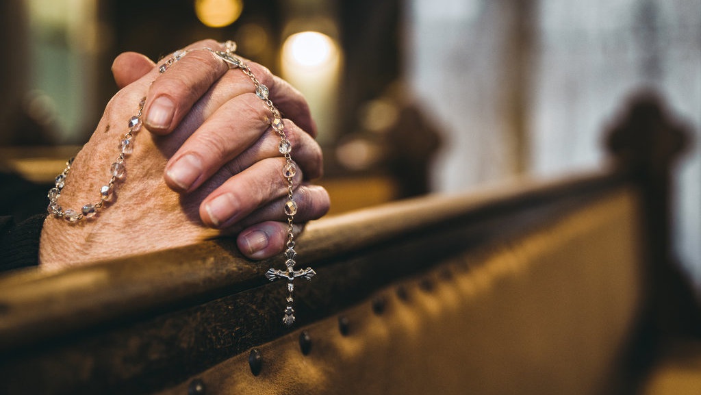 20 Contoh Ujud Doa Rosario untuk Orang Sakit, Susunan, & Makna 20 Contoh Ujud Doa Rosario untuk Orang Sakit, Susunan, & Makna