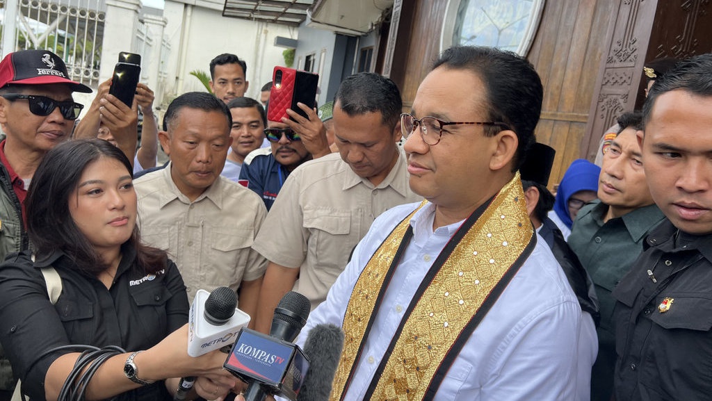 Anies Minta Polisi Bina AWK Pengancam Tembak di Media Sosial Anies Minta Polisi Bina AWK Pengancam Tembak di Media Sosial