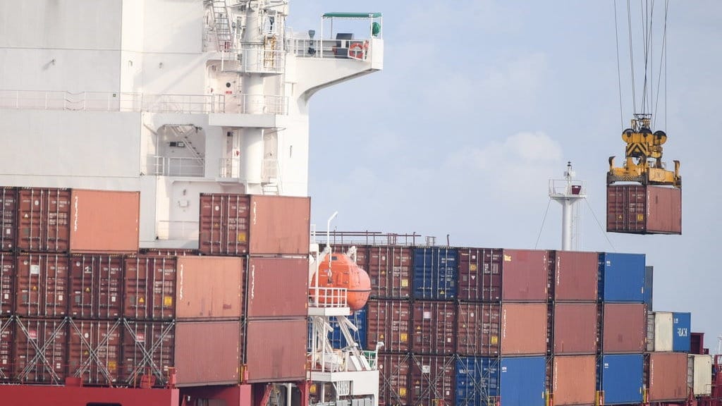 Soal Bea Masuk 200%, Kadin: Semoga Tidak Menyulitkan Dunia Usaha Soal Bea Masuk 200%, Kadin: Semoga Tidak Menyulitkan Dunia Usaha