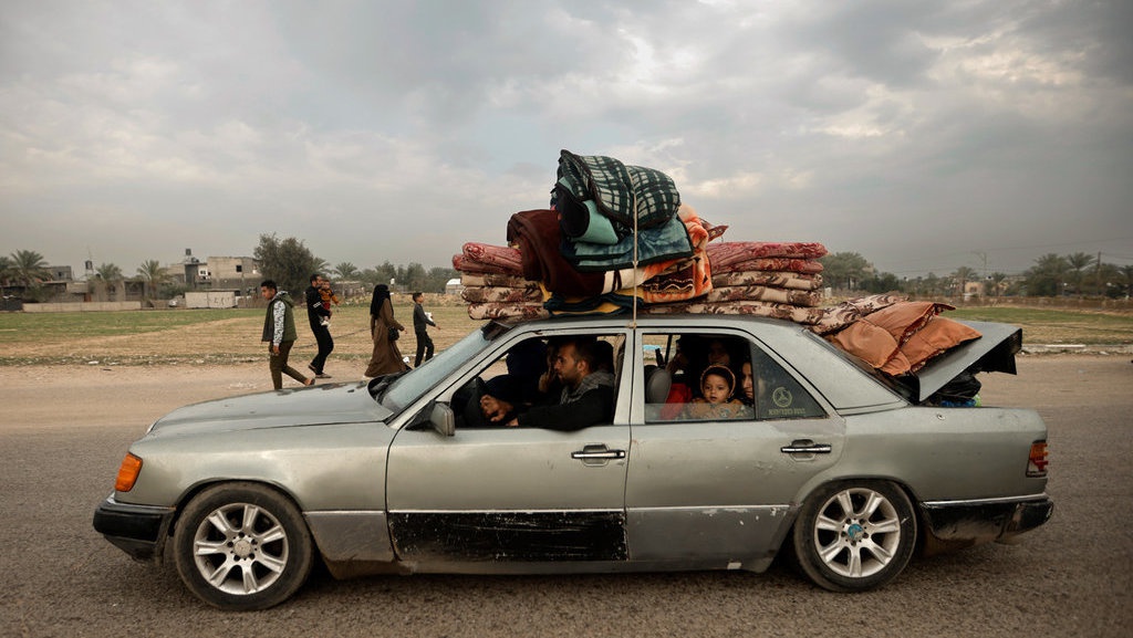 Pengungsi Palestina Kembali ke Kota Gaza Usai Gencatan Senjata Pengungsi Palestina Kembali ke Kota Gaza Usai Gencatan Senjata