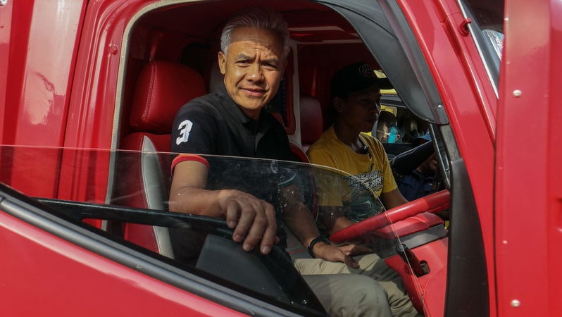 Sopir Truk Curhat ke Ganjar Masih Ada Pungli di Jawa Tengah Sopir Truk Curhat ke Ganjar Masih Ada Pungli di Jawa Tengah