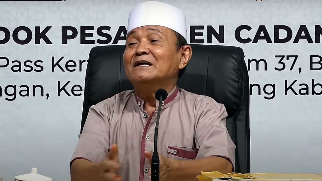 Profil Buya Syakur: Wafatnya Ulama Kharismatik dari Indramayu Profil Buya Syakur: Wafatnya Ulama Kharismatik dari Indramayu