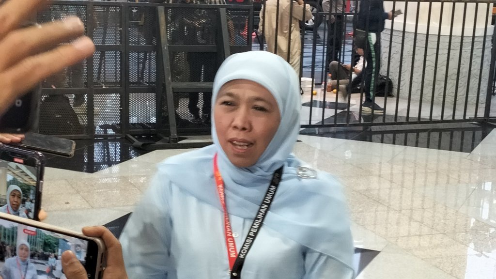 Khofifah Tak Khawatir Hadapi Marzuki Mustamar di Pilgub Jatim Khofifah Tak Khawatir Hadapi Marzuki Mustamar di Pilgub Jatim