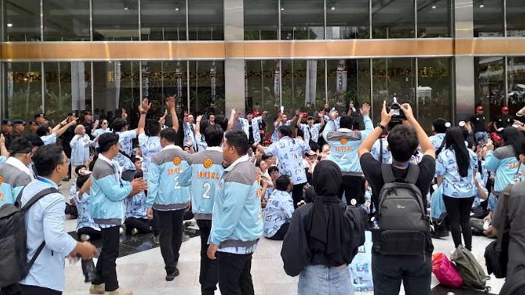 Sambut Debat Cawapres, Pendukung Prabowo-Gibran Banjiri JCC Sambut Debat Cawapres, Pendukung Prabowo-Gibran Banjiri JCC