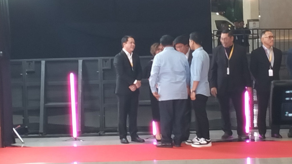 Tiba di JCC Senayan, Gibran Didampingi Erick Thohir & Prabowo