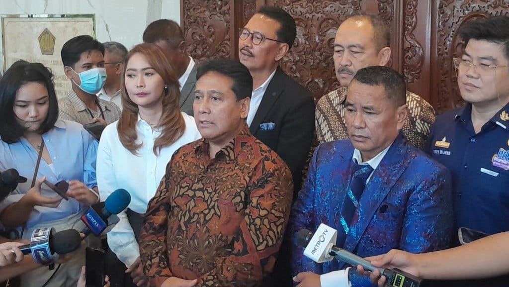 Hotman Ancam Luhut: Masyarakat Bali Mengamuk Kalau Club Tutup Hotman Ancam Luhut: Masyarakat Bali Mengamuk Kalau Club Tutup