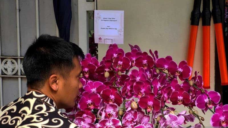 Jokowi Kirim Anggrek ke Rumah Megawati: Selamat Ulang Tahun Ibu Jokowi Kirim Anggrek ke Rumah Megawati: Selamat Ulang Tahun Ibu