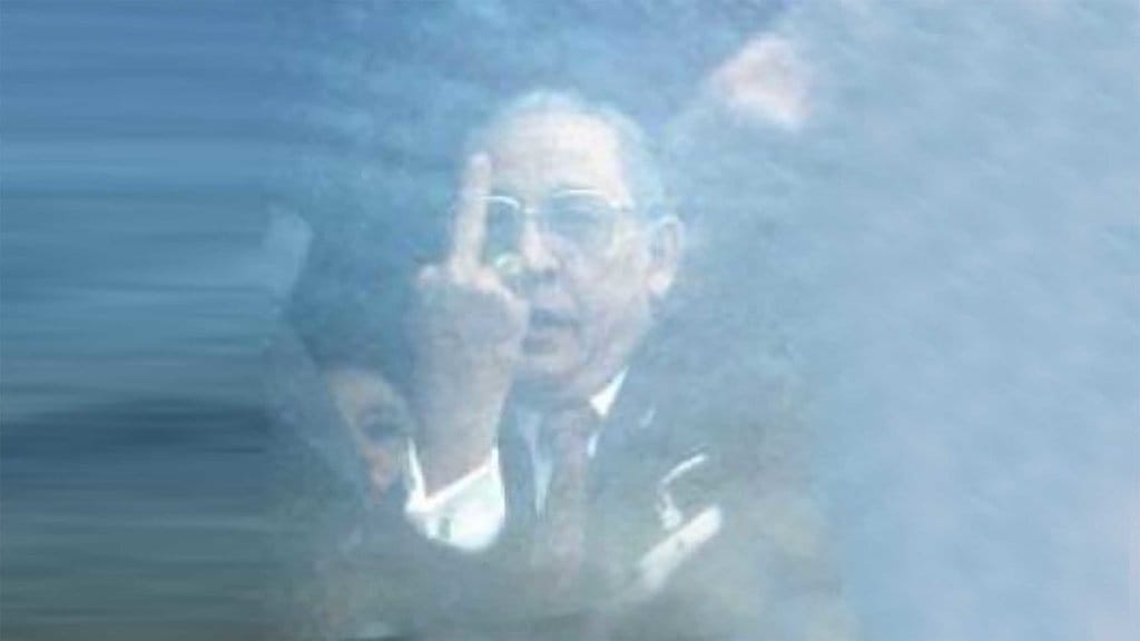 Kisah di Balik Foto Ali Alatas Acungkan Jari Tengah yang Viral