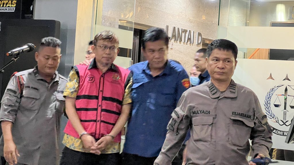 Mantan GM Antam Jadi Tersangka Korupsi Rekayasa Jual Beli Emas Mantan GM Antam Jadi Tersangka Korupsi Rekayasa Jual Beli Emas