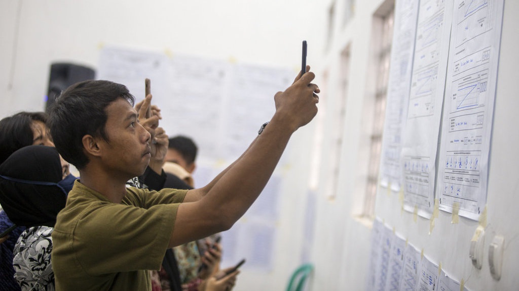 Panduan Petunjuk Penggunaan Sirekap Mobile KPPS Pemilu 2024 Panduan Petunjuk Penggunaan Sirekap Mobile KPPS Pemilu 2024