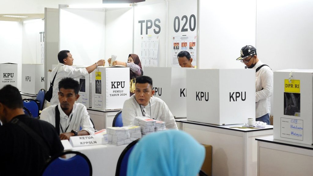 Sengkarut Pencoblosan di TPSLN Jangan Terulang di Dalam Negeri