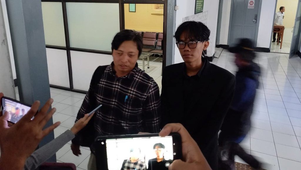 Gibran Absen di Sidang Kedua, Almas Singgung Soal Tak Dihargai Gibran Absen di Sidang Kedua, Almas Singgung Soal Tak Dihargai