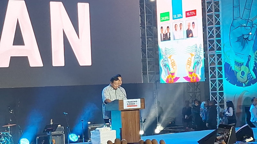 Prabowo-Gibran Tiba di Istora Senayan, Disambut Meriah Pendukung