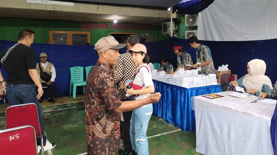 Surya Paloh & Tom Lembong Sama-Sama Nyoblos di TPS Komplek Antam Surya Paloh & Tom Lembong Sama-Sama Nyoblos di TPS Komplek Antam