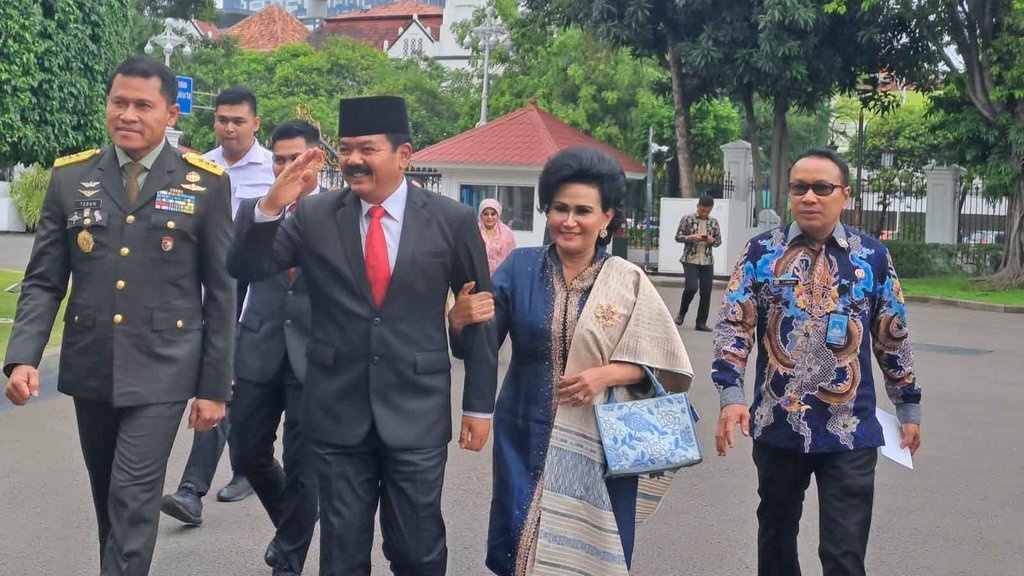 Hadi Tjahjanto & AHY Tiba di Istana, Siap Dilantik Jadi Menteri Hadi Tjahjanto & AHY Tiba di Istana, Siap Dilantik Jadi Menteri
