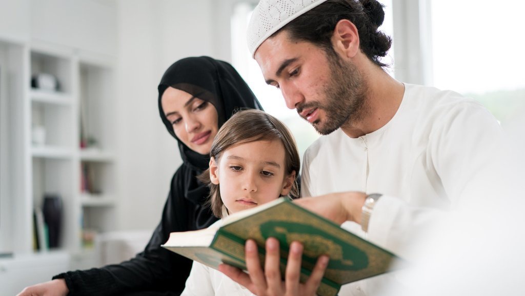 55 Nama Lain Al-Qur'an Beserta Artinya: Al-Haqq hingga Al-Amr 55 Nama Lain Al-Qur'an Beserta Artinya: Al-Haqq hingga Al-Amr