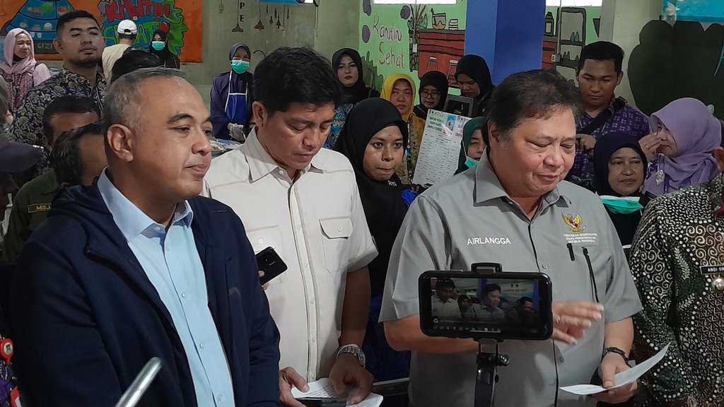 Airlangga: Simulasi Makan Siang Gratis Pakai Duit Pemkab Airlangga: Simulasi Makan Siang Gratis Pakai Duit Pemkab