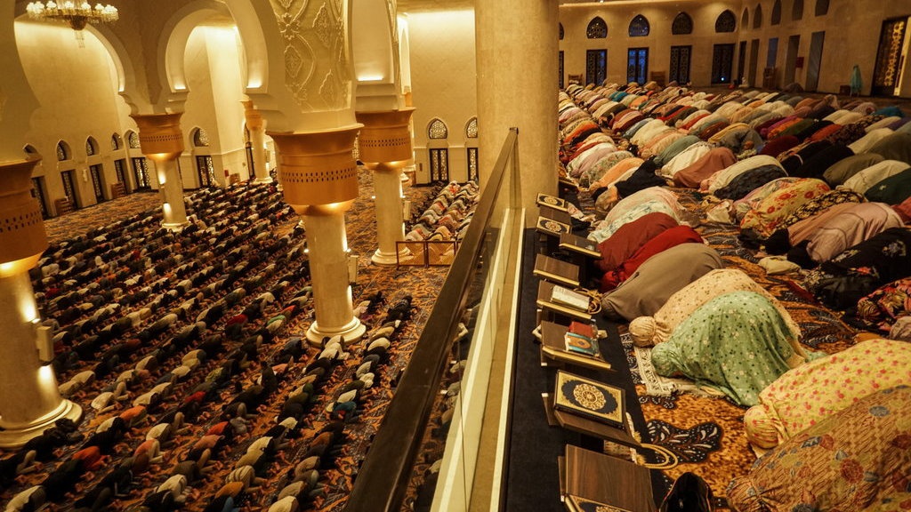 Doa Setelah Sholat Tarawih Sesuai Sunnah & Dzikir Sesudah Witir