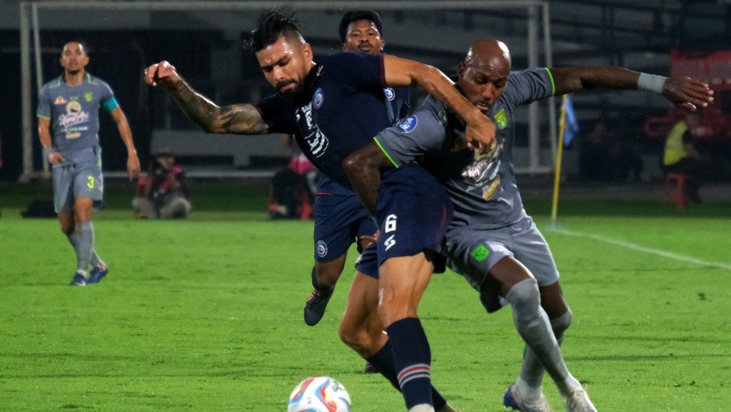 Prediksi Persebaya vs Arema Liga 1 2024: Jaga Rekor Derby Jatim