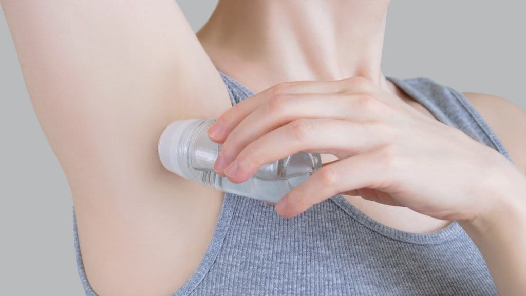 Perbedaan Deodorant dan Antiperspirant, Mana Lebih Baik?