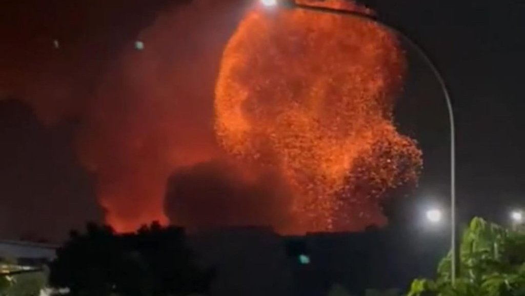 Ledakan Gudang Amunisi TNI: Arahan Jokowi & Permintaan Maaf KSAD