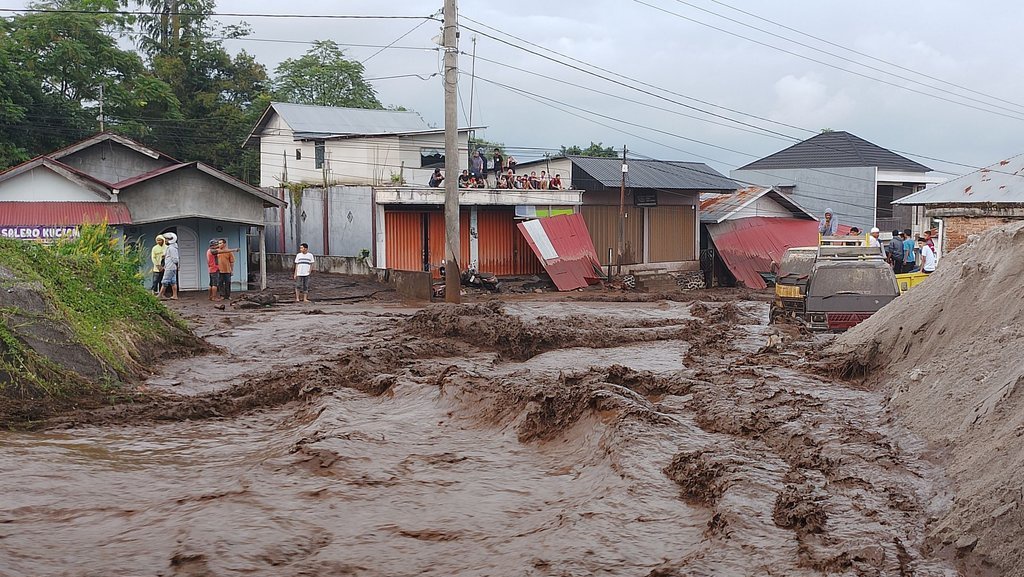 37 Orang Meninggal Akibat Banjir Lahar Dingin Gunung Marapi 37 Orang Meninggal Akibat Banjir Lahar Dingin Gunung Marapi