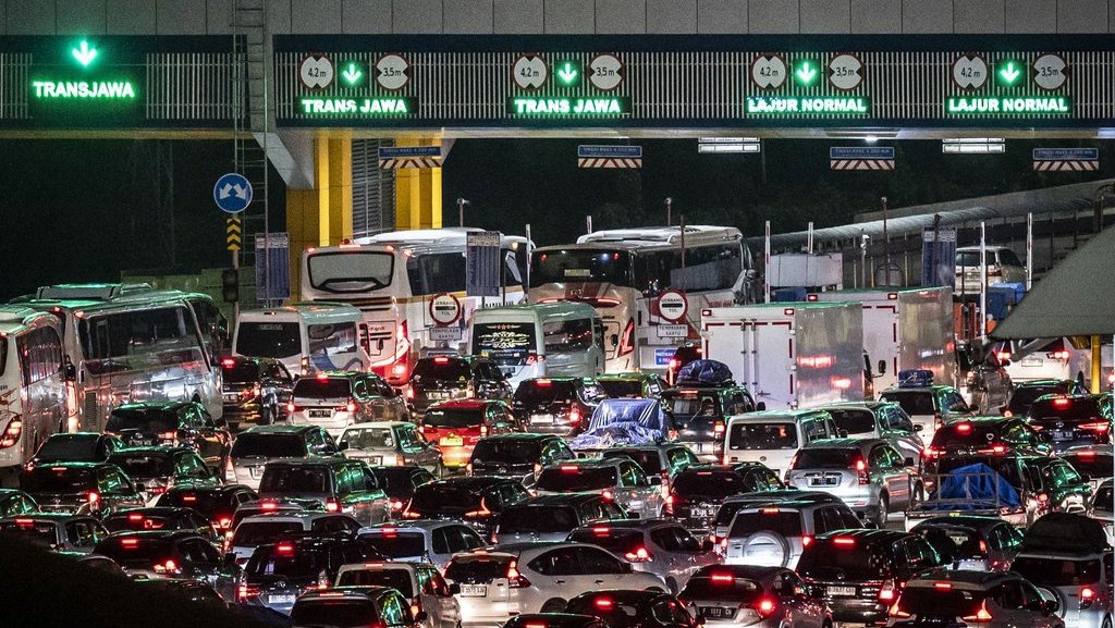 Contraflow Diterapkan di Jalan Tol Japek KM 47-70