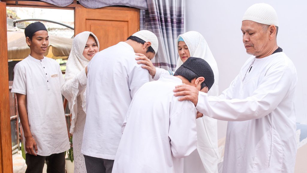 Contoh Ucapan Sungkem Idul Fitri Bahasa Jawa Minta Maaf & Arti Contoh Ucapan Sungkem Idul Fitri Bahasa Jawa Minta Maaf & Arti