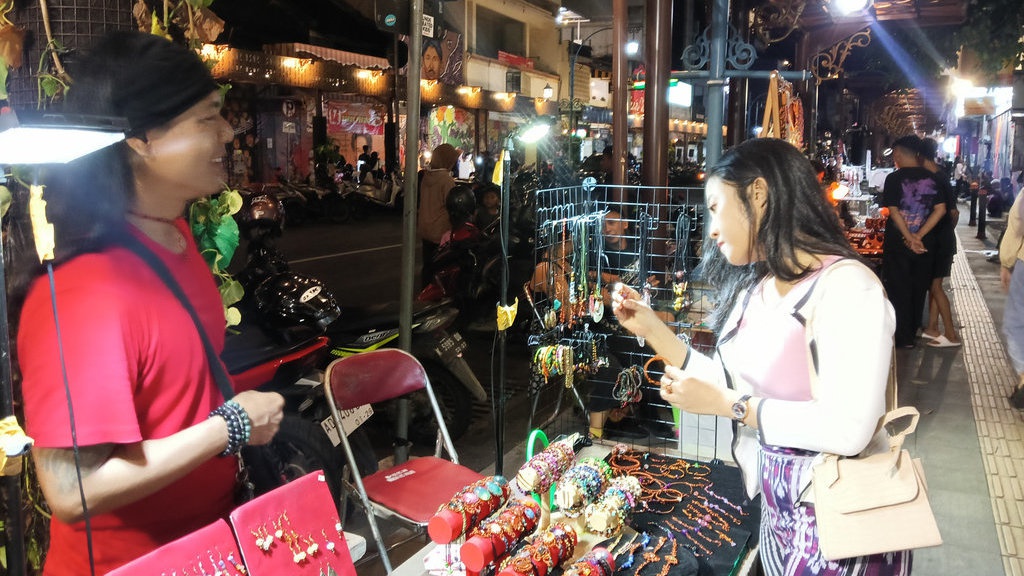 Kisah Hartanto Berdaya Melalui Karya Seni Tembaga & Batu Alam Kisah Hartanto Berdaya Melalui Karya Seni Tembaga & Batu Alam