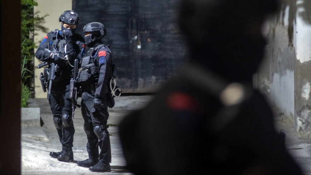 Densus 88 Tangkap Empat Terduga Teroris di Majalengka Densus 88 Tangkap Empat Terduga Teroris di Majalengka