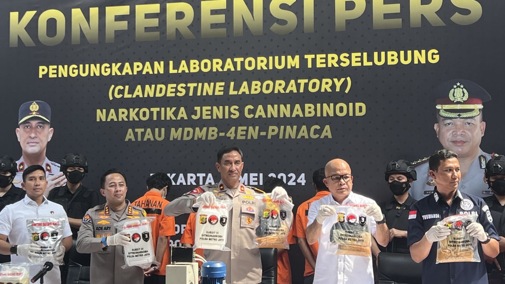 Polda Metro Jaya Bongkar Produksi Tembakau Sintetis di Sentul