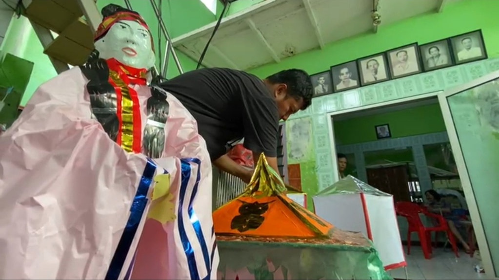 Merawat Tradisi Cheng Beng Lewat Bisnis Turun Temurun Keluarga Merawat Tradisi Cheng Beng Lewat Bisnis Turun Temurun Keluarga