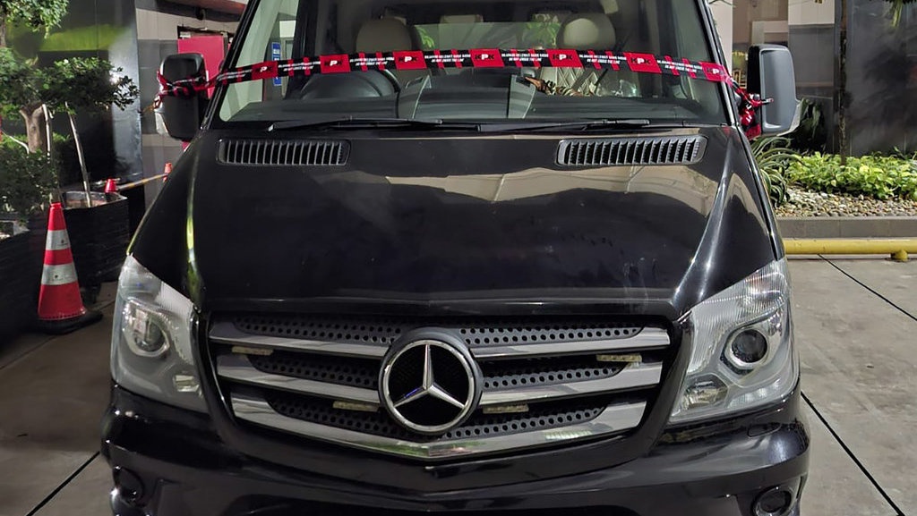 KPK Sita Mobil Mercy SYL yang Disembunyikan di Jakarta Selatan KPK Sita Mobil Mercy SYL yang Disembunyikan di Jakarta Selatan