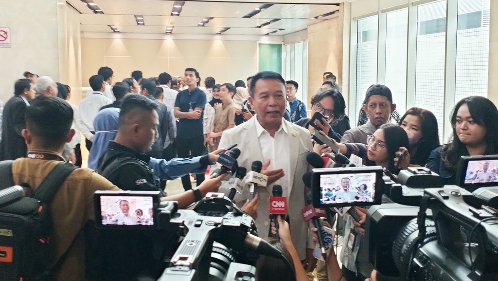 Anggota Komisi I DPR Tolak Usulan TNI Boleh Terlibat Bisnis Anggota Komisi I DPR Tolak Usulan TNI Boleh Terlibat Bisnis