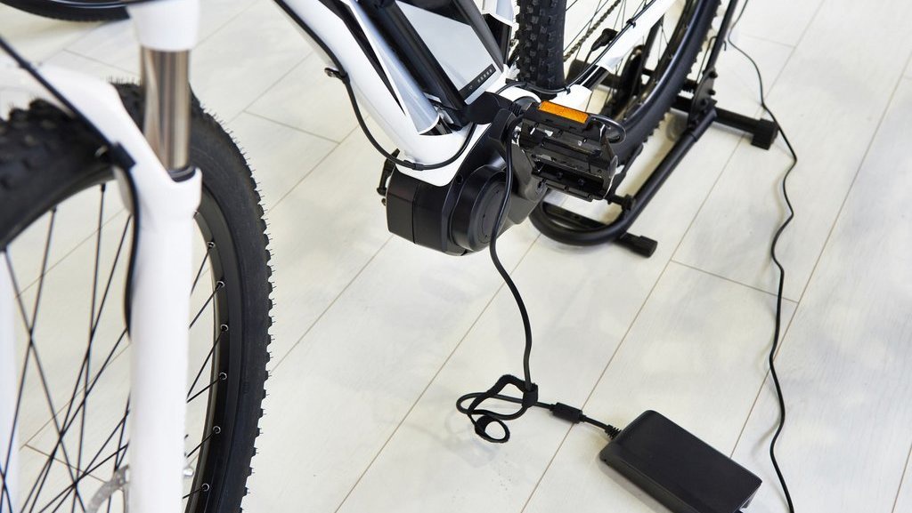 Cara Mengecas Sepeda Listrik yang Benar, Mengapa Itu Penting? Cara Mengecas Sepeda Listrik yang Benar, Mengapa Itu Penting?