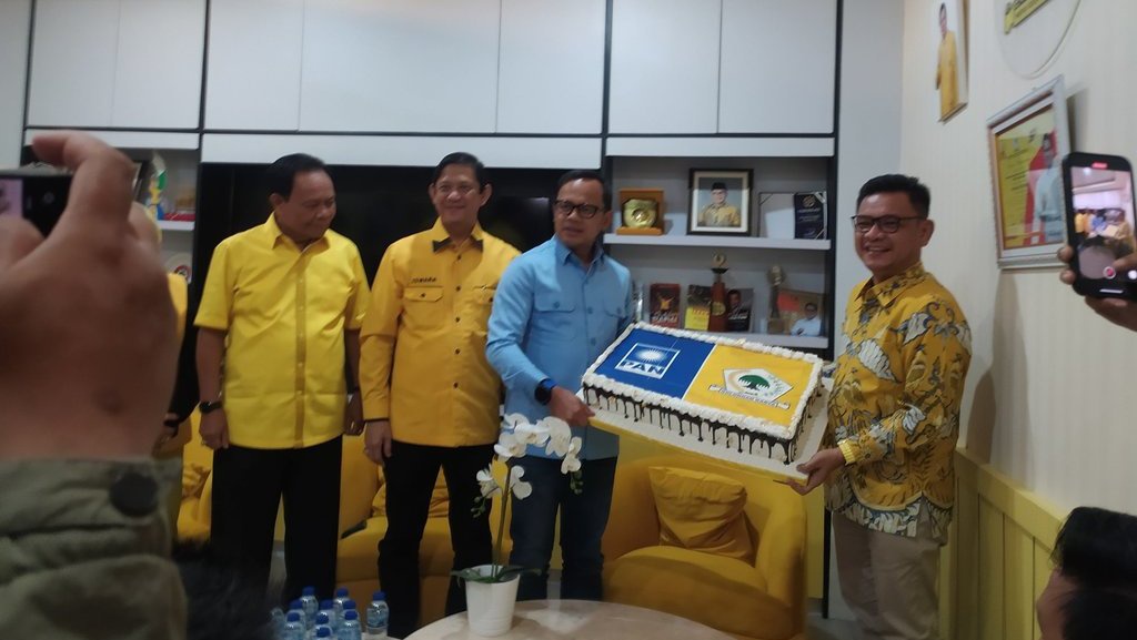 Bima Arya Bertandang ke Markas Golkar Jelang Pilgub Jawa Barat Bima Arya Bertandang ke Markas Golkar Jelang Pilgub Jawa Barat