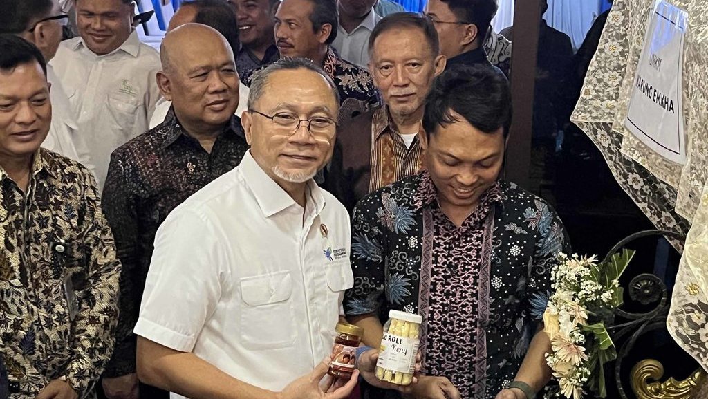 Mendag Usul Warteg hingga UMKM Sertifikasi Halal Lewat Asosiasi Mendag Usul Warteg hingga UMKM Sertifikasi Halal Lewat Asosiasi