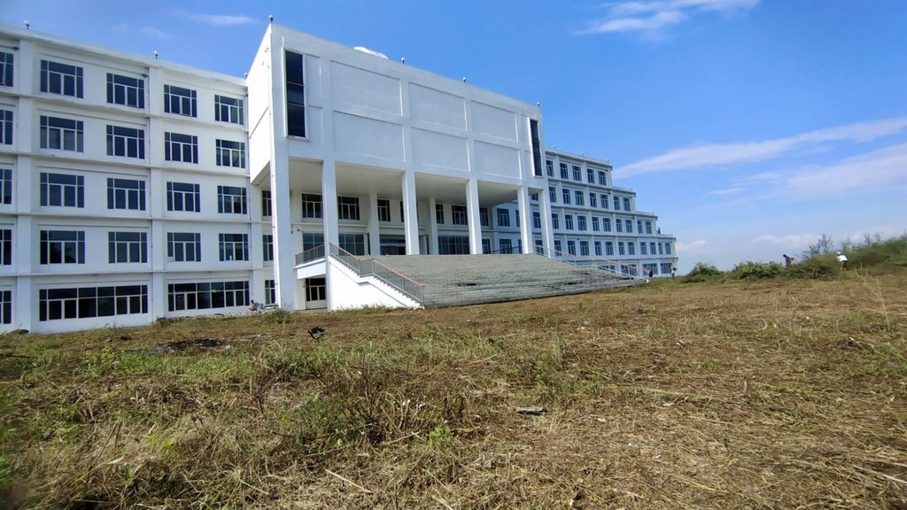 Dua Orang Staf Kesurupan Saat Tinjau Gedung DPRD KBB Mangkrak Dua Orang Staf Kesurupan Saat Tinjau Gedung DPRD KBB Mangkrak